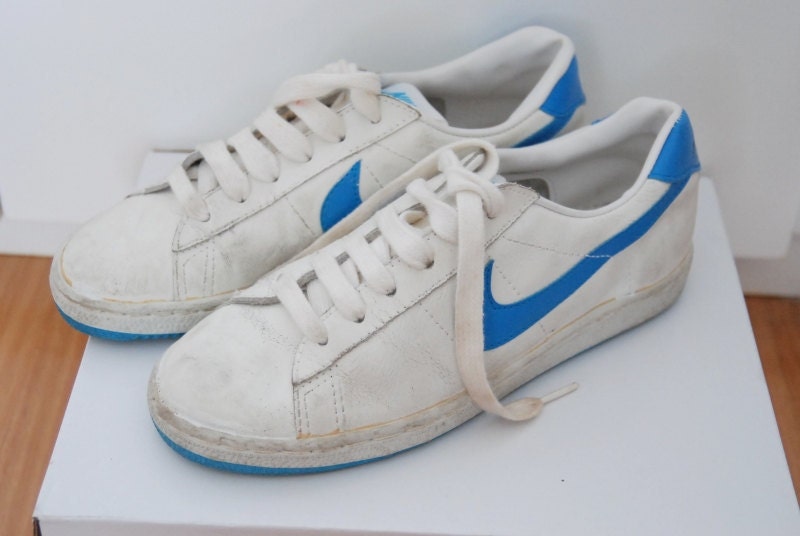 NIKE sneakers / vintage tennis shoes / 80s sport white nikes