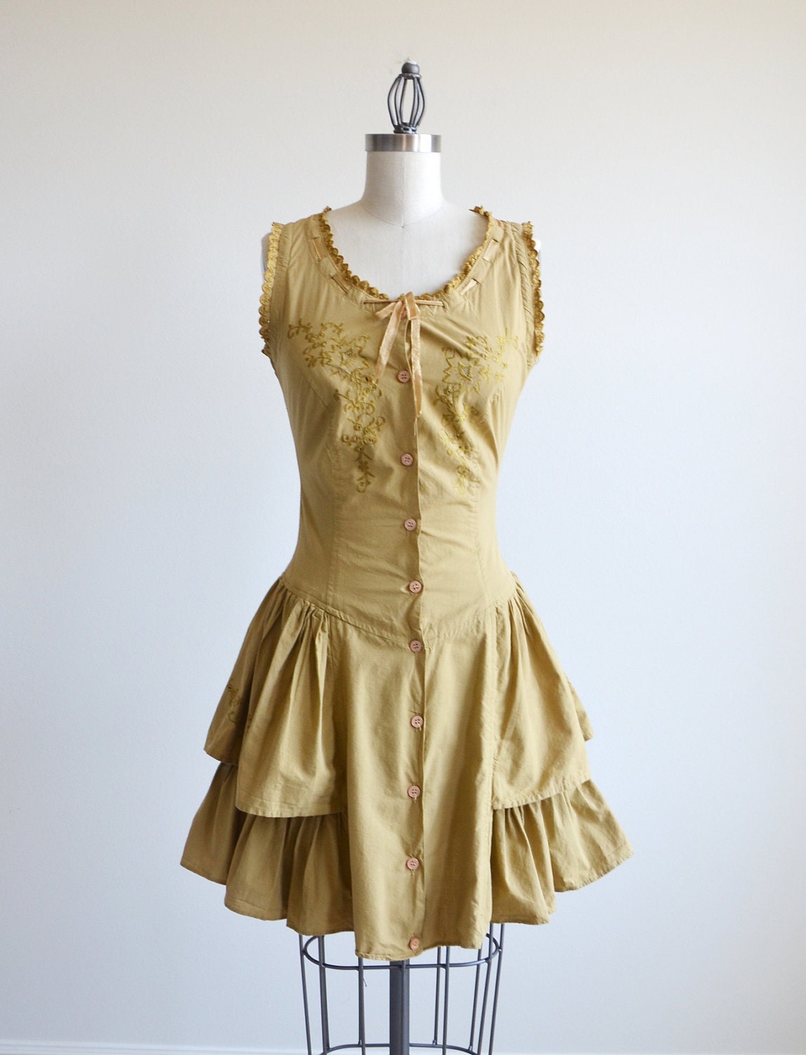 Vintage Starina mustard dress with embroidery.