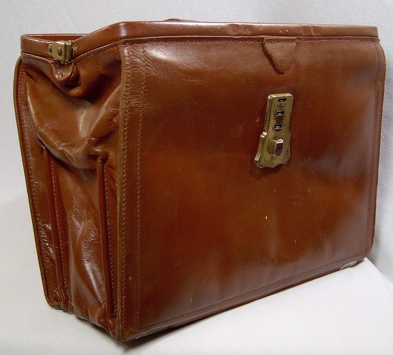 Vintage 1940s leather briefcase with key expanding Gladstone