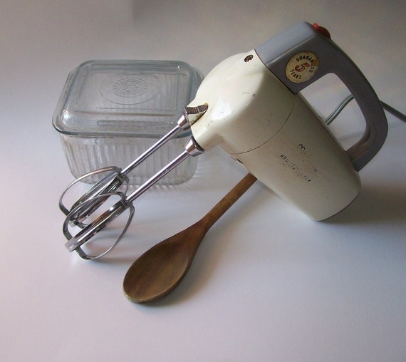 Vintage Mixette Hamilton Beach Hand Mixer kitchen farmhouse