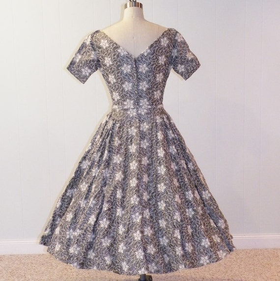 1950s 50s Dress Gray Taffeta White Snowflake Embroidered