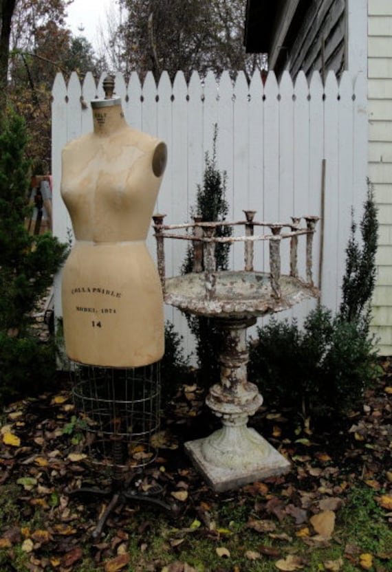 SALE Vintage Wolf dress form size 14 1971