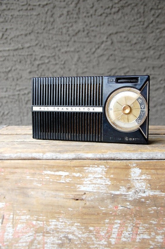 Rad 1950s GE All Transistor Radio