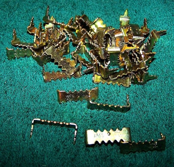 Lot of 48 nailless sawtooth picture hangers