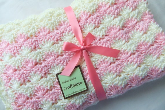 Baby Girl Blanket - Crochet baby blanket Crib size Antiqute White and Sweet Pink Shell Waves blanket - Baby blanket