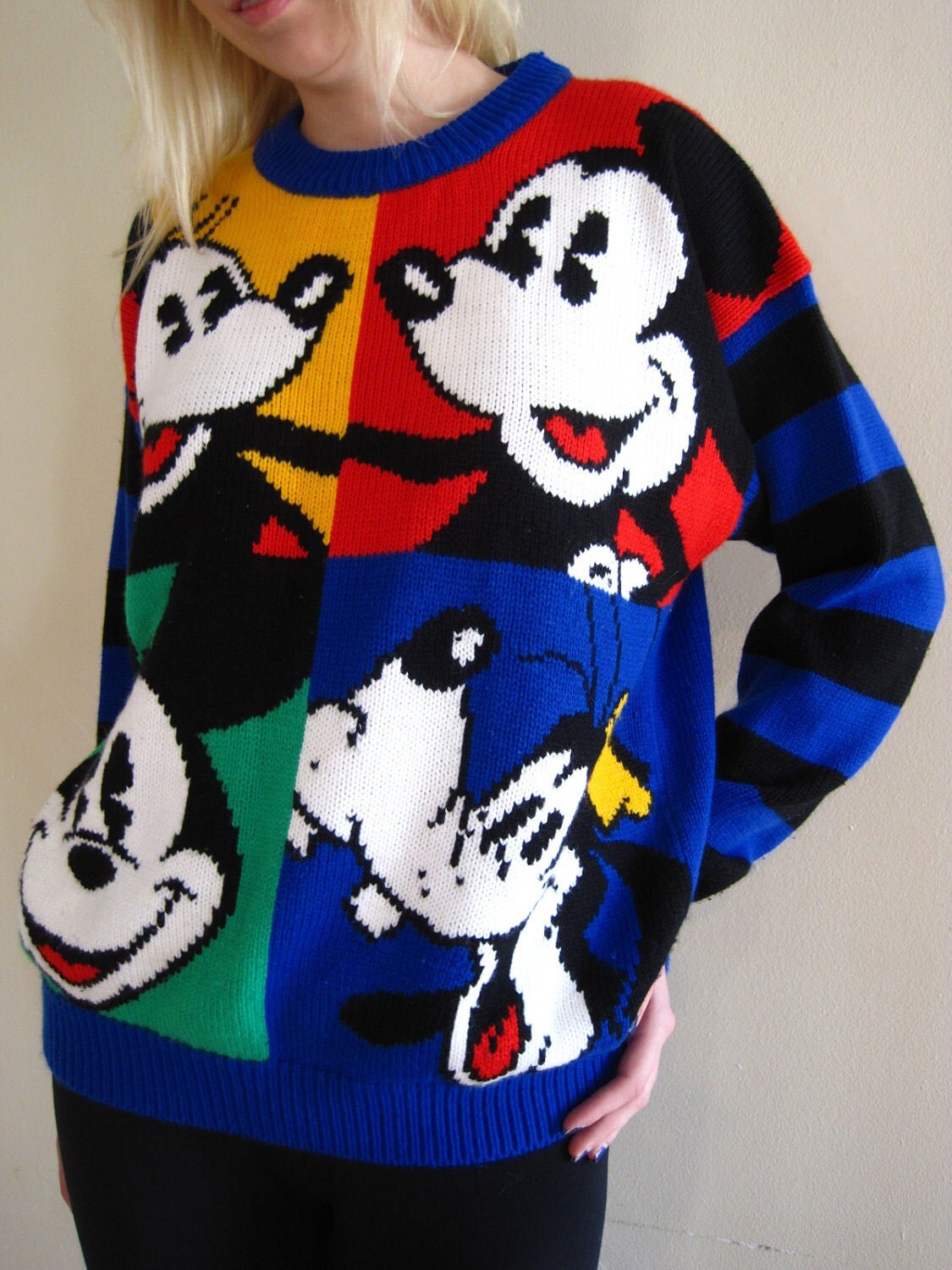 vintage 80s 90s sweater Mickey Mouse Minnie Pluto lightweight