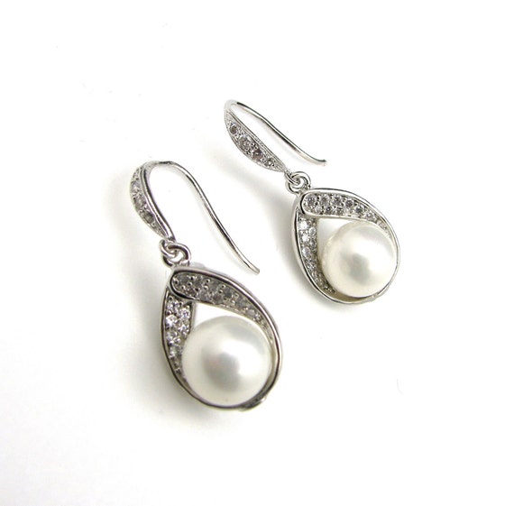 bridal wedding earrings Elegant white pearl with white gold