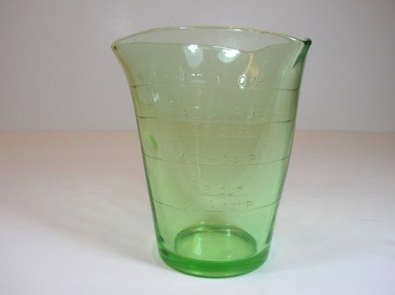 Vintage Green Glass Liquid Measuring Cup 7594