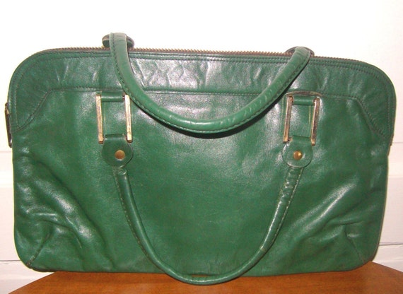 VINTAGE GREEN 70s PURSE WITH TALON ZIPPERS by LucillesAttic