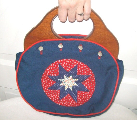 WOODEN HANDLE VINTAGE PURSE WITH QUILTED DETAIL by LucillesAttic