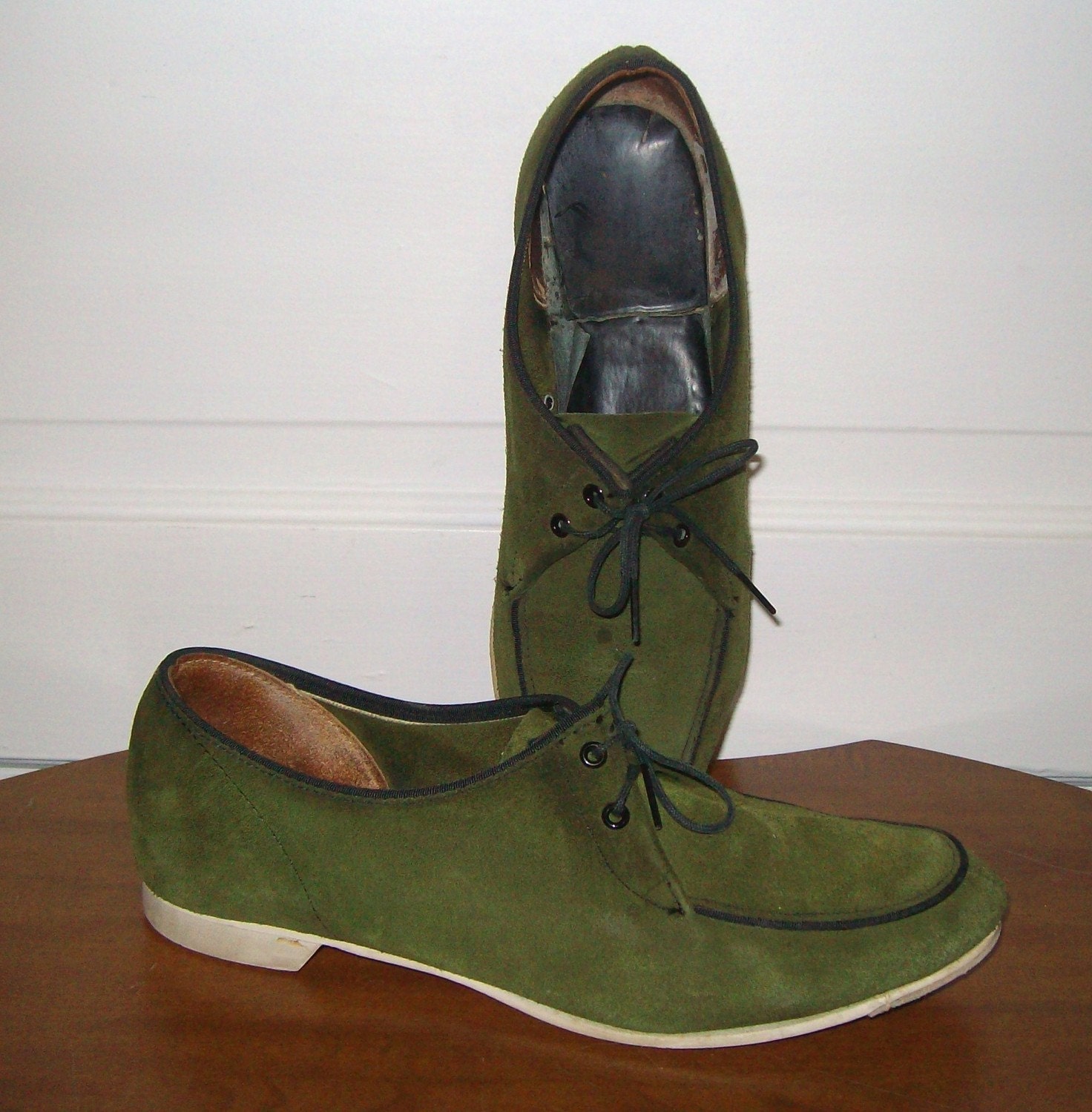 VINTAGE SUEDE FOREST GREEN BOWLING SHOES WOMEN'S by LucillesAttic
