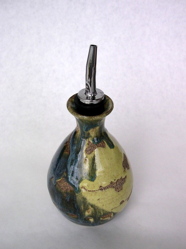 Olive oil cruet pourer spout