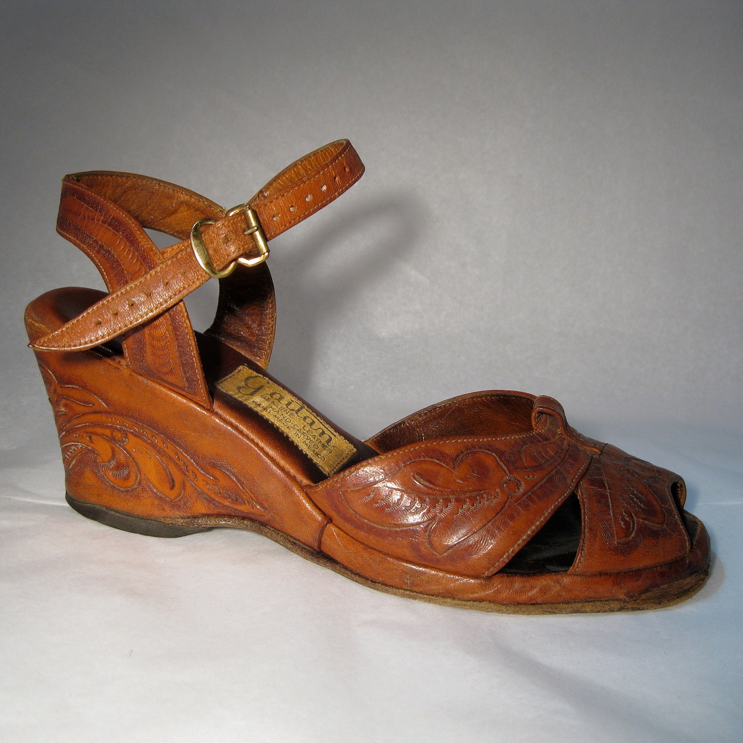Vintage 1940s Wedge Shoes Handtooled Leather by AlexSandras