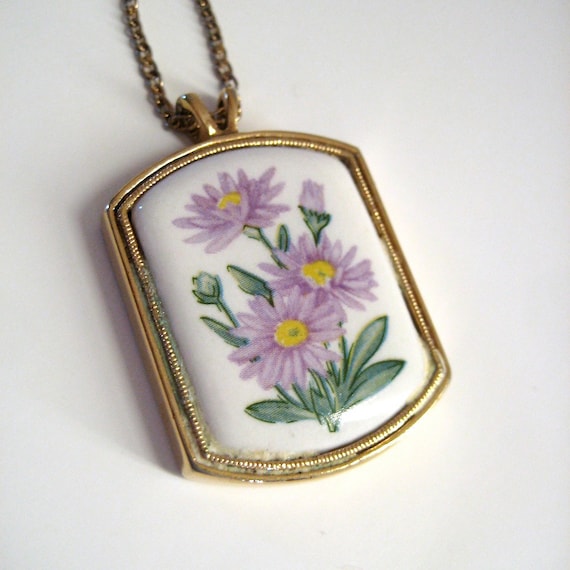 Vintage Avon Necklace Floral Pendant with Gold by VimVigorVintage