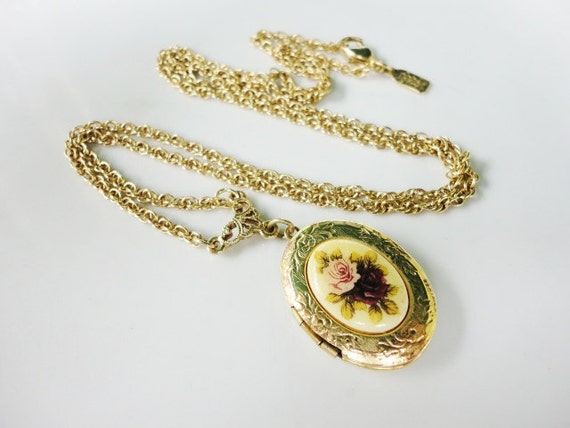 vintage 1928 locket necklace flower motif cameo roses design