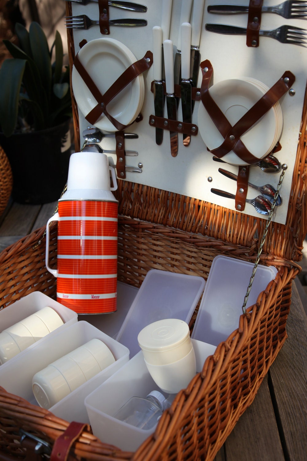 Beautifu 50's Vintage Optima English Wicker Picnic Basket