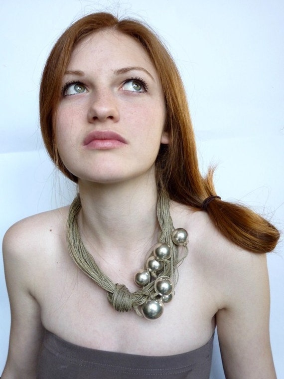 Elegant-Silver-Linen-Necklace