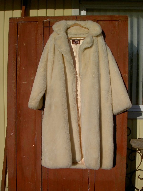 Vintage Incredible White Polar Bear Faux Fur Coat