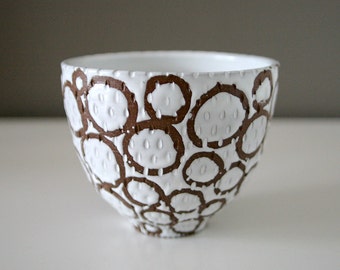 Circles and Raindrops Carved Stoneware Bowl / Brown and White Circles / "PÖL"