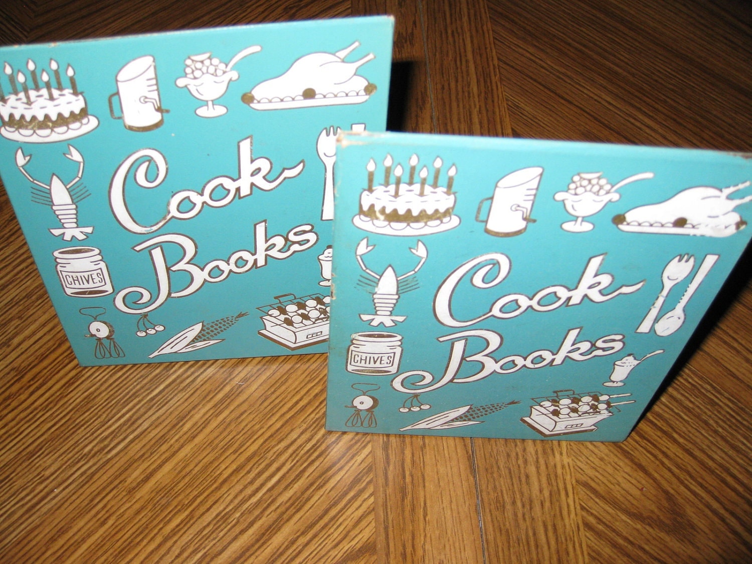 Retro cookbook bookends for kitchen decor