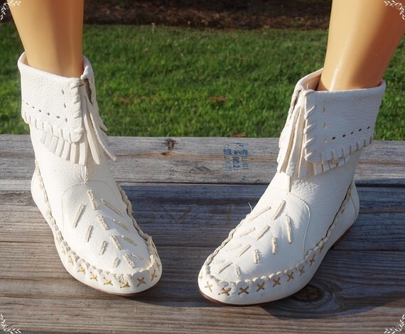 womens white moccasin shoes