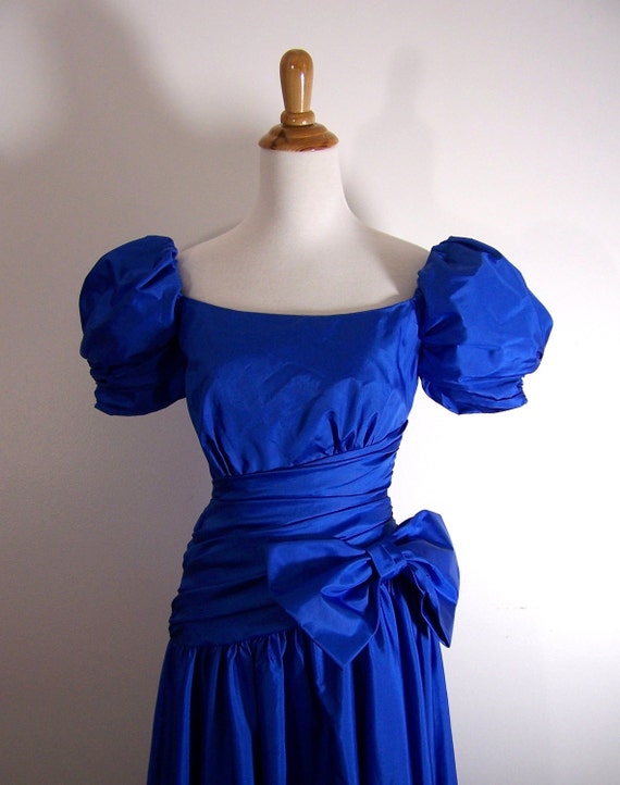 Royal Blue Vintage Prom Dress With Puffy Short Sleeves