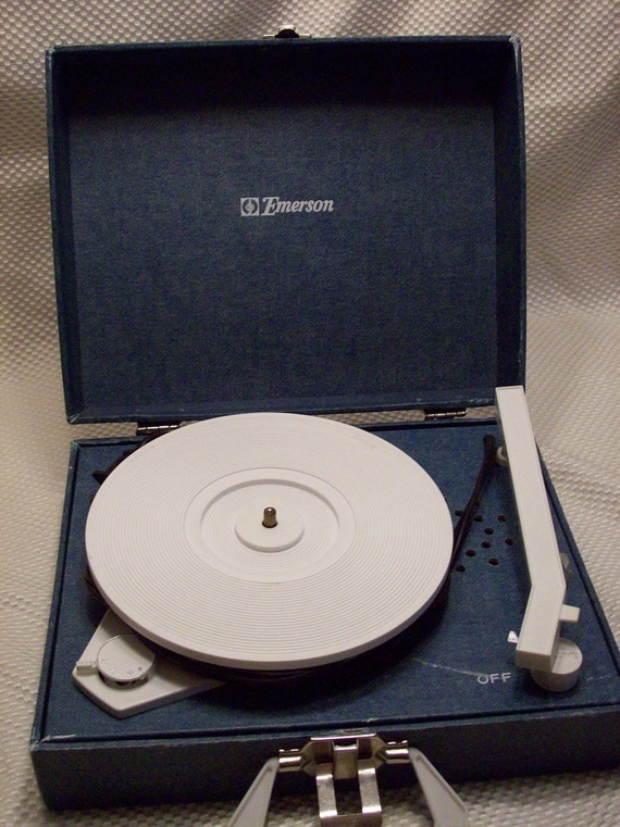 Vintage Emerson Portable Record Player with 3 speeds