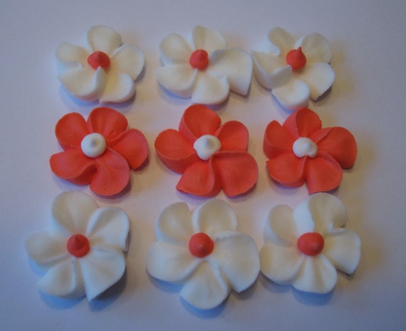 LOT of 100 mini royal icing flowers Il_570xn