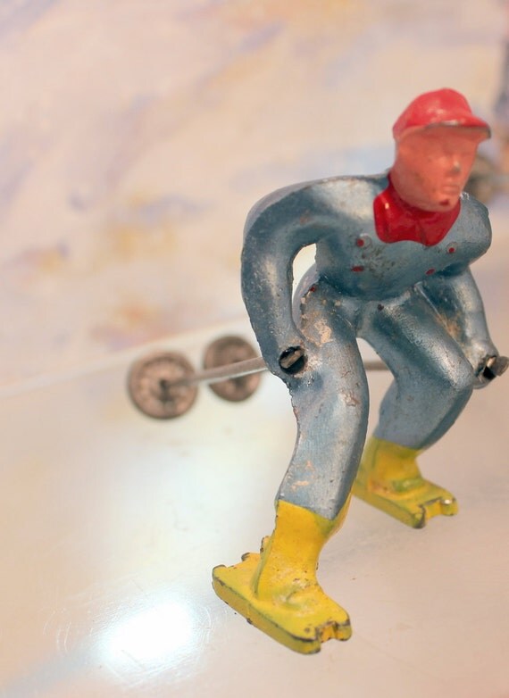 miniature ski figures