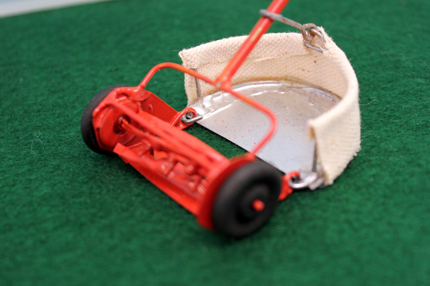 Miniature Push Lawn Mower Dollhouse Garden Collectible