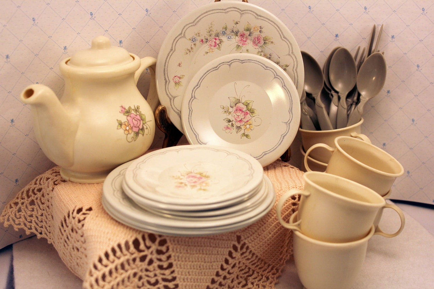 Childs Tea Set Doll Dishes Pfaltzgraff Rose Tin Plates