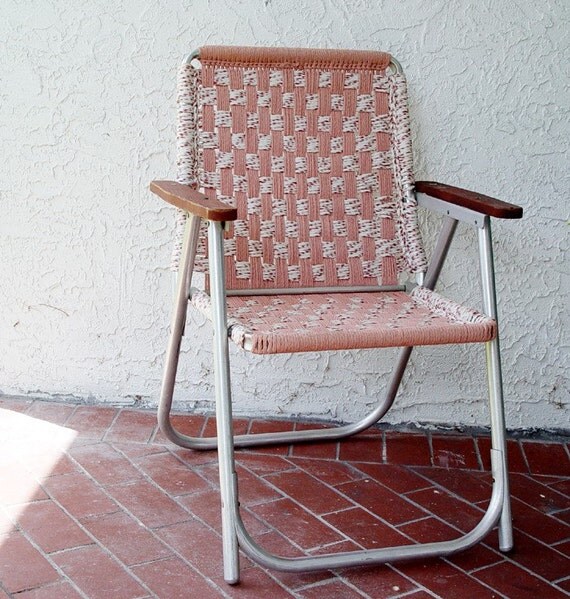 Vintage 1960s Folding Lawn Chair Dusty Pink Wooden Arm