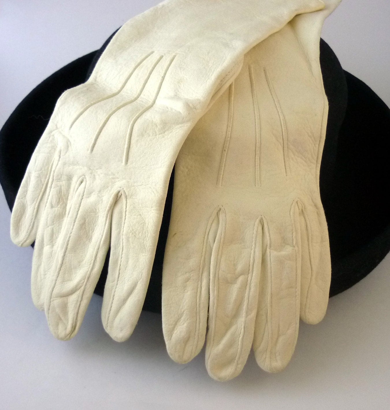 Vintage Leather Gloves – Telegraph