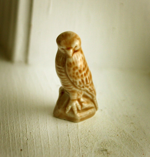 Wade England Hawk Figurine vintage tan