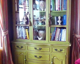 Beautiful Vintage China Cabinet (sold)