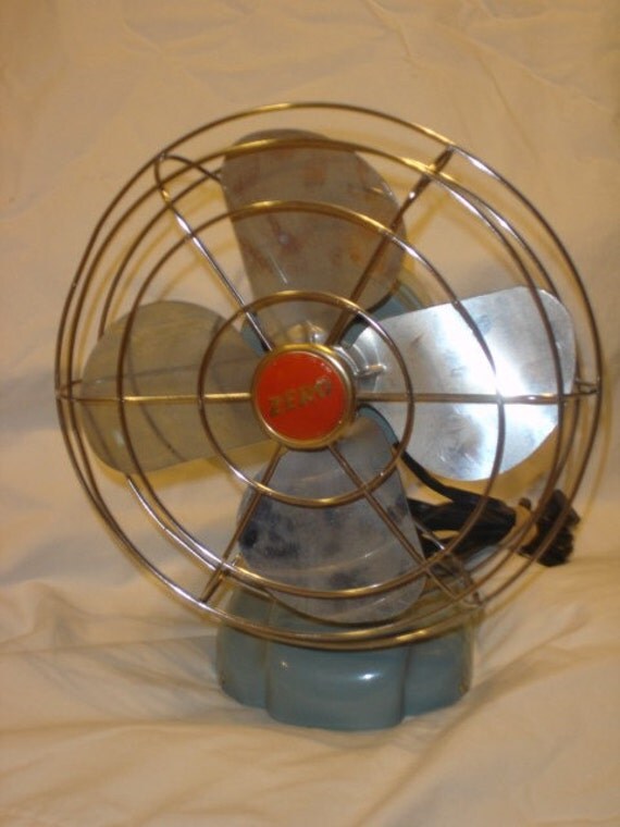 Vintage Zero Desk Fan...Runs and Looks GREAT