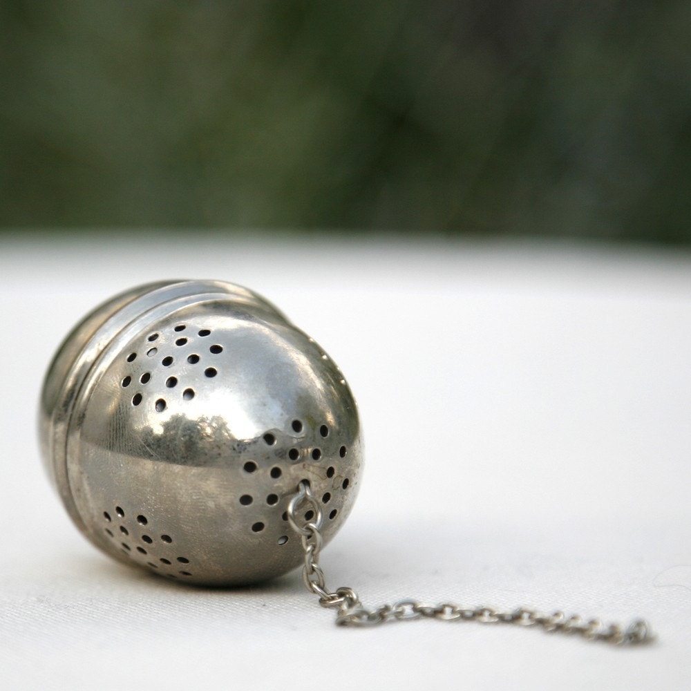 Vintage Tea Infuser Makes a Big Pot of Iced Tea