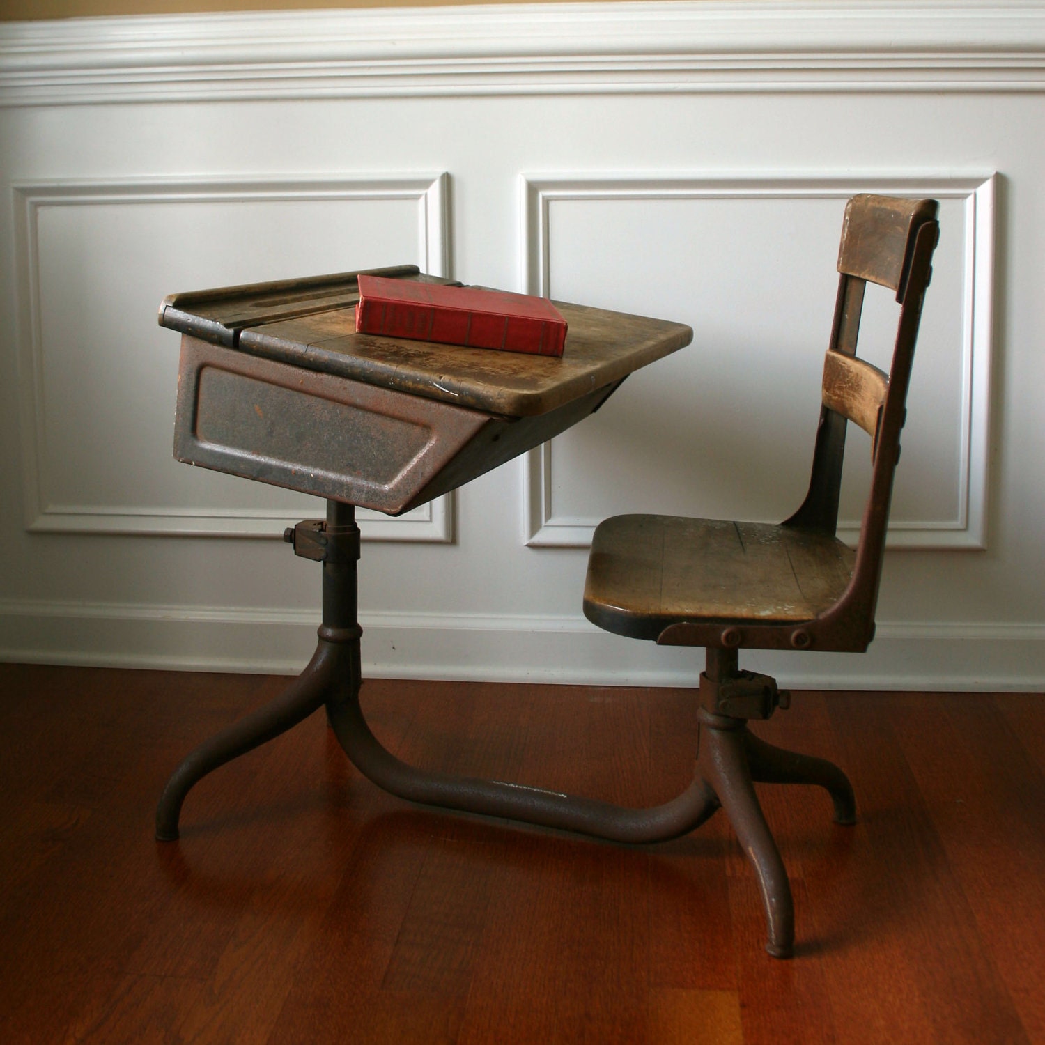 Vintage School Desk. Wooden. Antique. Childrens. 1930s.