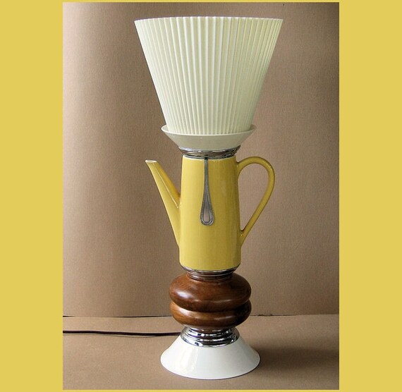 PINEAPPLE UPSIDE DOWN TABLE LAMP