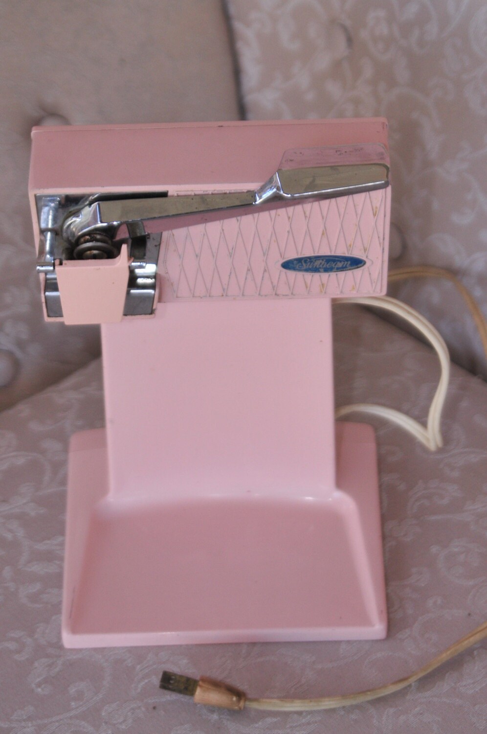 PINK ELECTRIC CAN OPENER