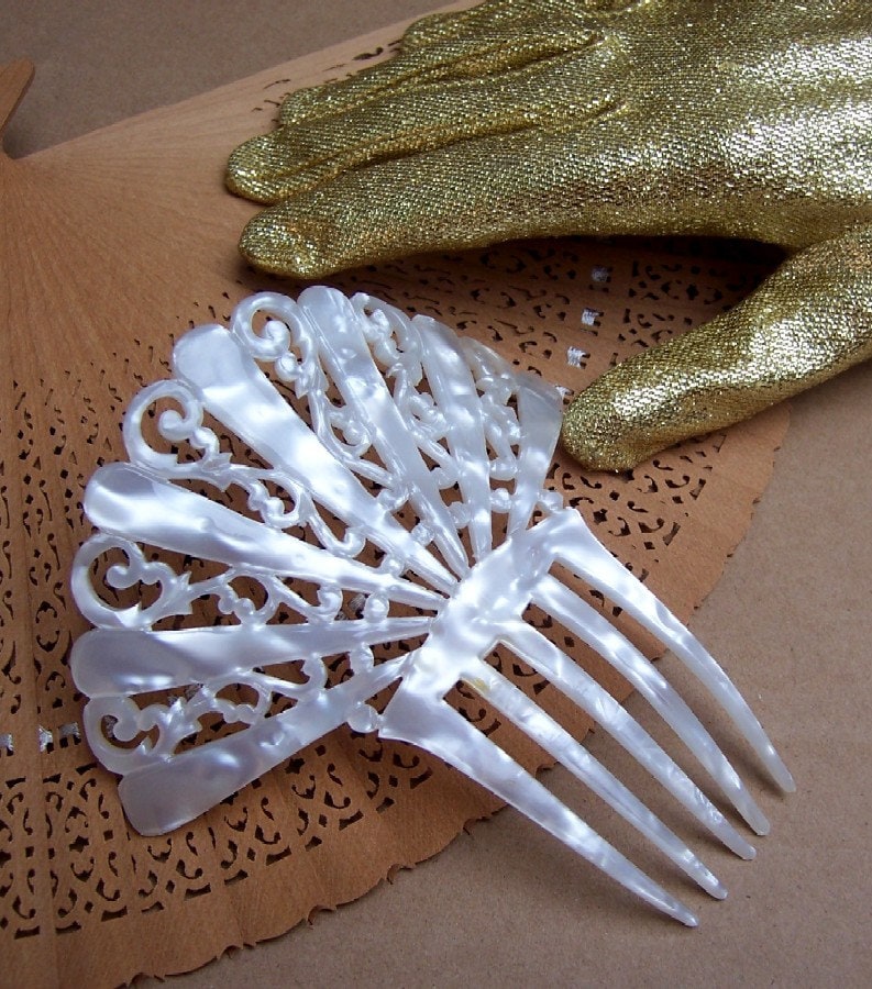 Vintage hair comb mother of pearl effect Spanish style comb