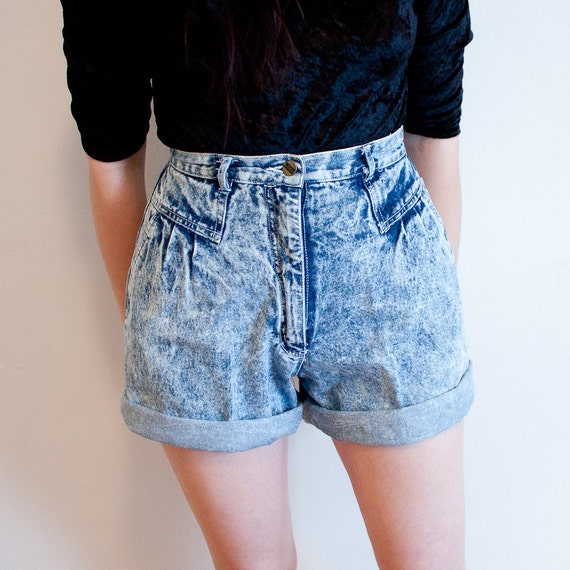 1980s jean shorts / high waisted / ACID WASH / M