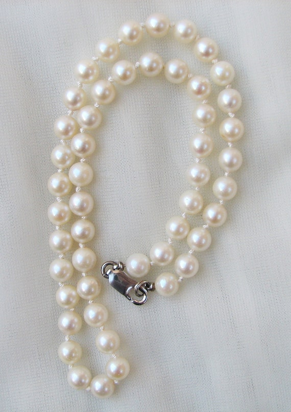 Cream Pearl Necklace with White Gold Lobster Clasp