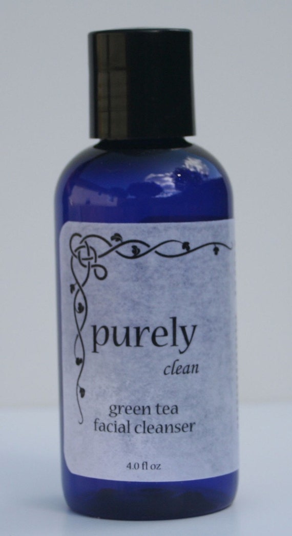 Green Tea Facial Cleanser with retinol antioxidants and