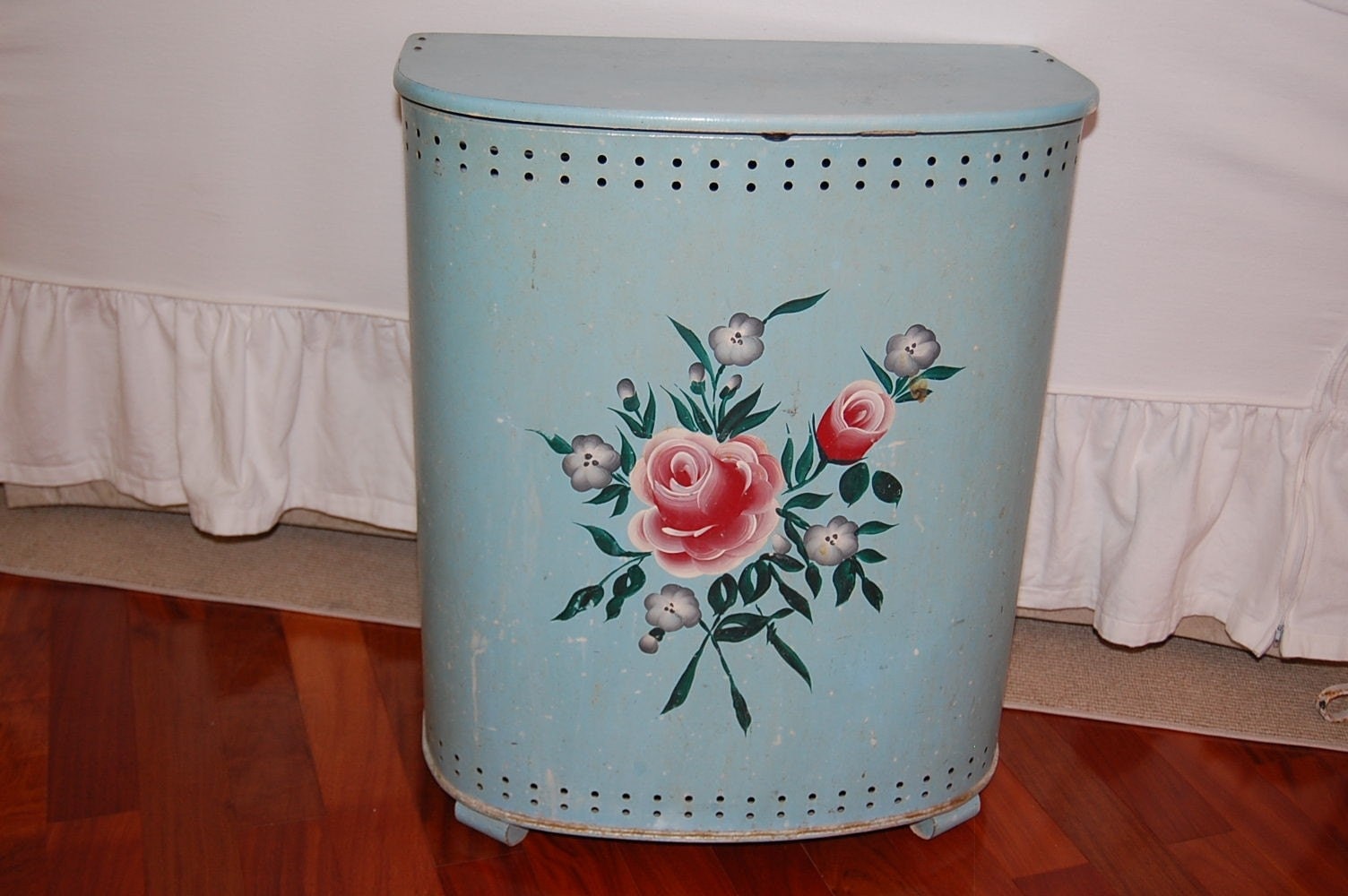 vintage BLUE METAL DETECTO LAUNDRY HAMPER WITH FLOWERS