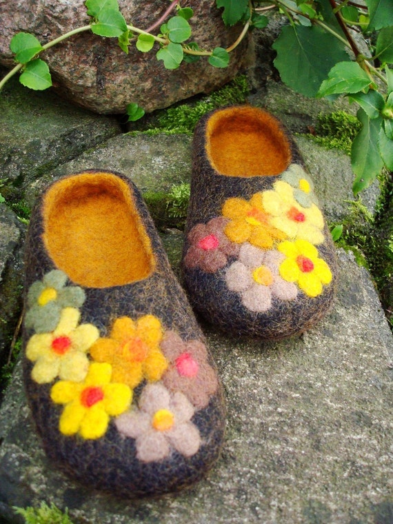 Felted black wool slippers. Flower decorated.