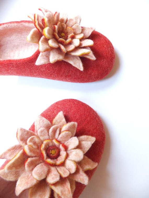 Felted Wool Slippers With Flower Decoration And Rubber Soles