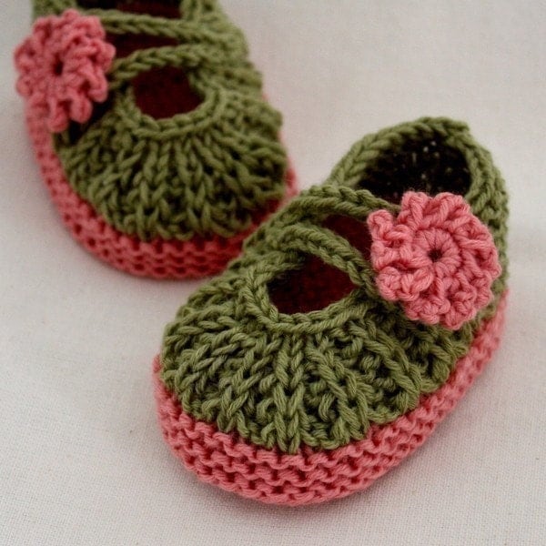 Knitting PATTERN PDF file Daisy BABY Booties 06/612