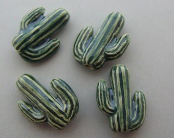 10 Tiny Cactus Beads - CB334