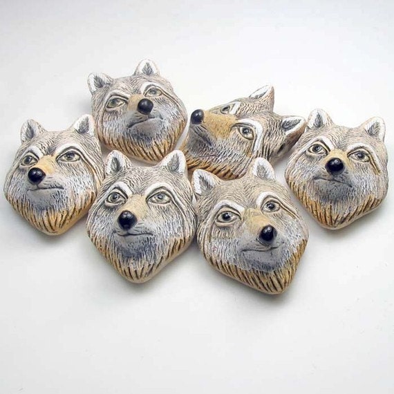 10 Large White Wolf Head Beads LG73